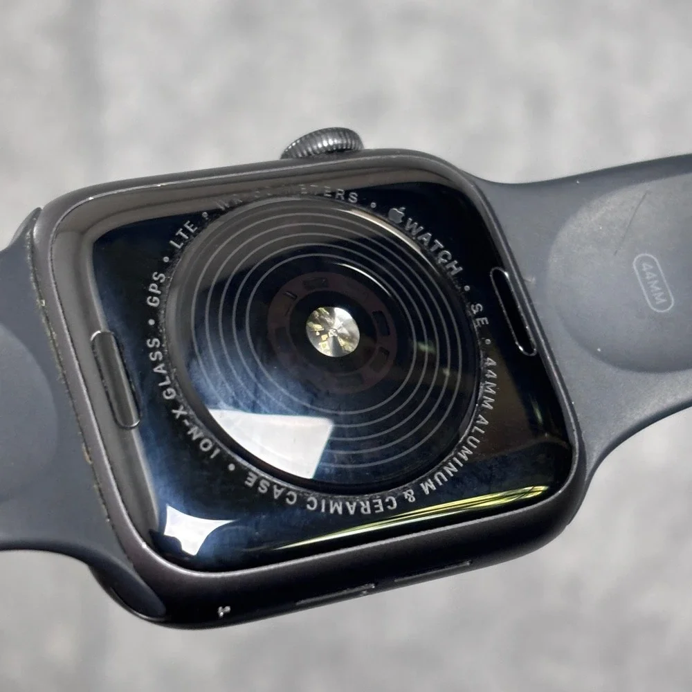 Apple Watch SE 1st Gen 44mm Space Gray Aluminum GPS Cellular Black Sport Band
